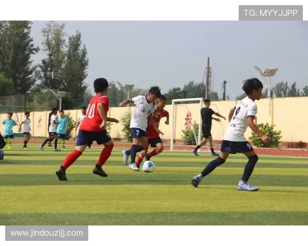 聚焦各班球星展现绿茵魅力全面解析足球激情与团队精神